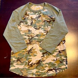 Express Camo 3/4 length sleeve t-shirt small